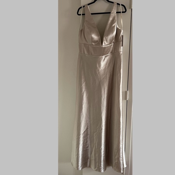 NWT Jenny Yoo Luscia Gown in Latte
Style: 120101 - Picture 3 of 11